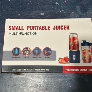 Small Personal Juicer Blender NIB